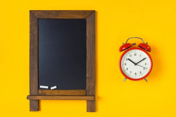 Blackboard Alarm Clock Yellow Background Back School Concept — Stock Photo, Image