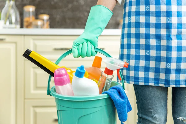 Housewife Apron Holding Green Bucket Cleaning Supplies — Stock Photo, Image