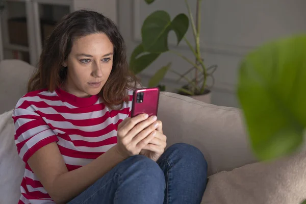 Young Woman Using Mobile Phone While Sitting Sofa Home — Stock Photo, Image