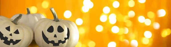 Halloween Sfondo Con Zucca Jack Lanterna Decorazione Personaggi Luci Bokeh — Foto Stock