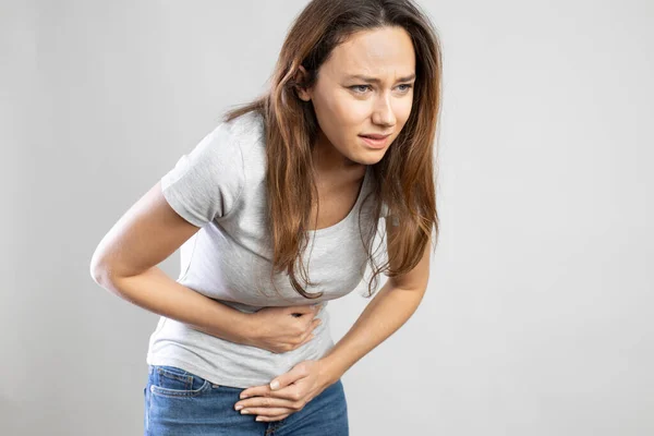 Młoda Kobieta Cierpiąca Ból Brzucha Przewlekłe Zapalenie Żołądka Skurcze Żołądka — Zdjęcie stockowe
