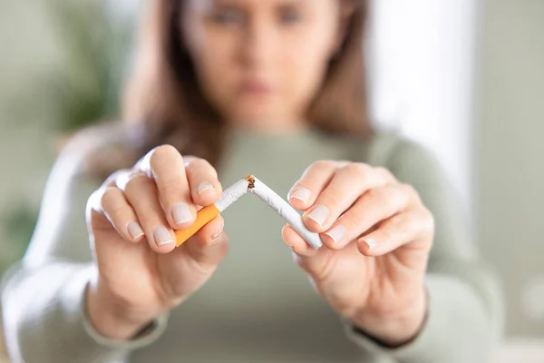 Young Woman Breaking Cigarette Half Representing Quitting Smoking — Stock Photo, Image
