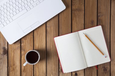 Çalışma masası üzerinde