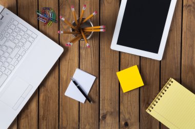 Çalışma masası üzerinde