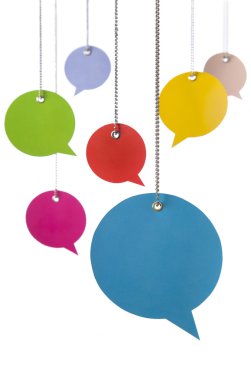 Konuşma balonları asılı