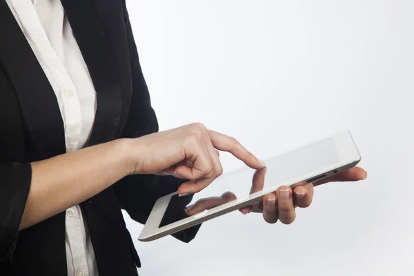 Businesswoman usando la tableta de la pantalla en blanco —  Fotos de Stock