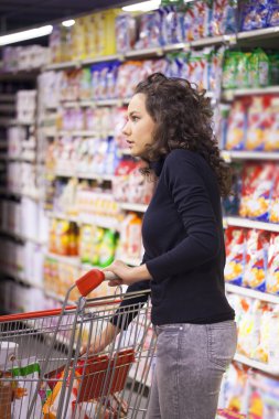Süpermarketteki kadın