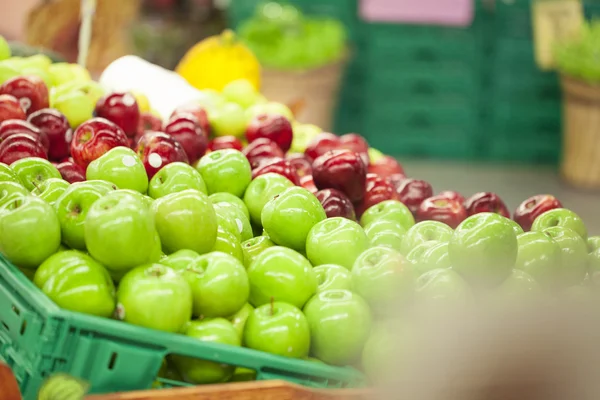 Appels in de supermarkt — Stockfoto