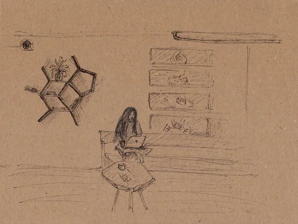 手工绘制了女孩在咖啡店的笔记本电脑上思考的图解 复古纸的原作 咖啡店内部墨水笔画 在线学习 商业概念 — 图库照片