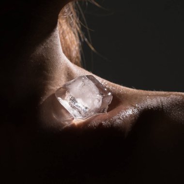  Kokteyl buzlu seksi fotoğrafçı.