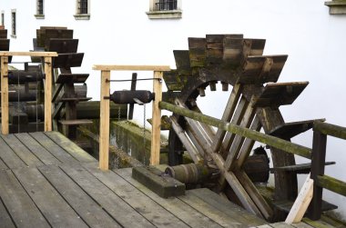 Ahşap değirmen su tekerlek