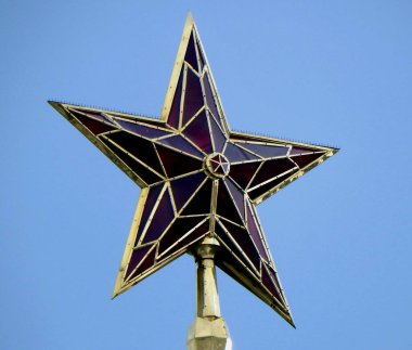 Moskova Kremlin üzerinde Kızıl Sovyet yıldızları