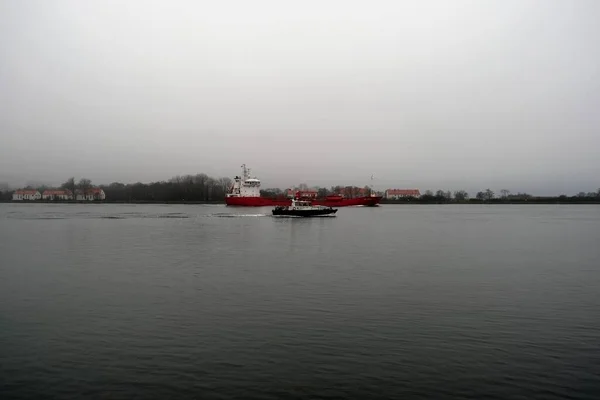 Navio Vai Para Mar Chuva Cidade Baltiysk Região Kaliningrado Rússia — Fotografia de Stock