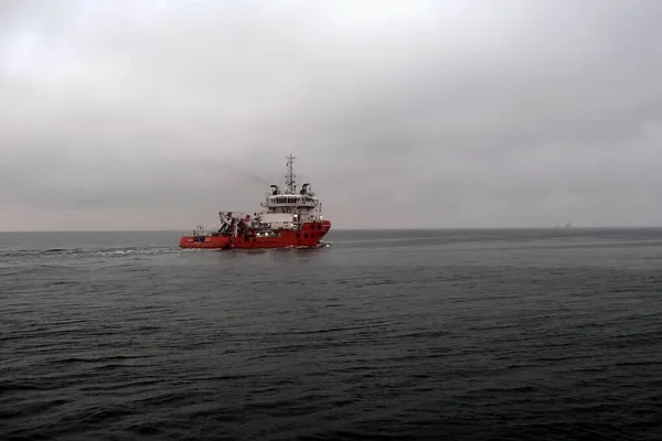 Het Schip Gaat Naar Zee Regen Stad Baltiysk Kaliningrad Regio — Stockfoto