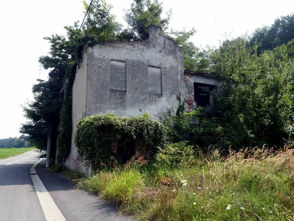 克罗地亚共和国武科瓦尔镇 90年代初战斗后被毁 — 图库照片
