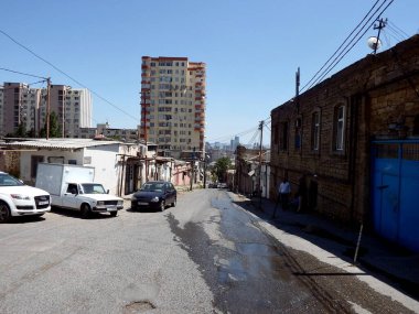 Bakü, Azerbaycan 'ın başkenti, şehrin merkezi.