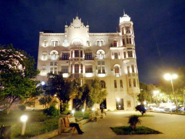 Bakü, Azerbaycan 'ın başkenti, şehrin merkezi.