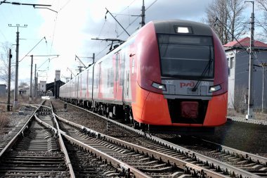Lastochka elektrikli treni Novy Peterhof İstasyonu, Saint Petersburg, Rusya