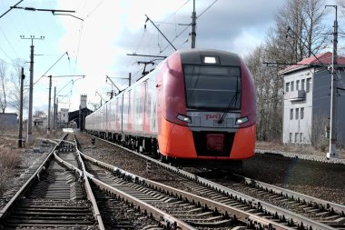 Lastochka elektrikli treni Novy Peterhof İstasyonu, Saint Petersburg, Rusya