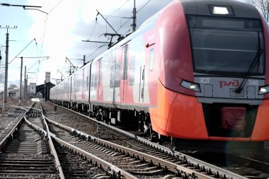 Lastochka elektrikli treni Novy Peterhof İstasyonu, Saint Petersburg, Rusya