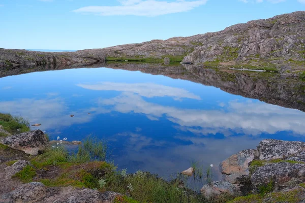 Sjön Toppen Klippa Nära Teriberka Murmansk Regionen Ryssland — Stockfoto