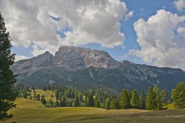 Croda Rossa pik Prato Piazza Yaylası, Dolomites, Trentino, İtalya görülen