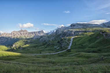 Croda da lago ve Lastoi de Formin dağa aralığında yaz, Dolomites, Veneto, İtalya