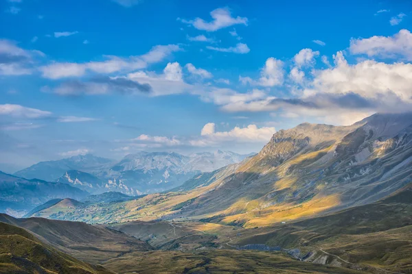 Gün batımı, mavi gökyüzü bulutlu, Ecrins, Fran, Alpleri'nde Vadisi