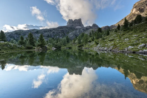 Mount Averau reflected in lake Limedes at sunrise, Dolomites, Veneto, Italy — Stock Photo, Image