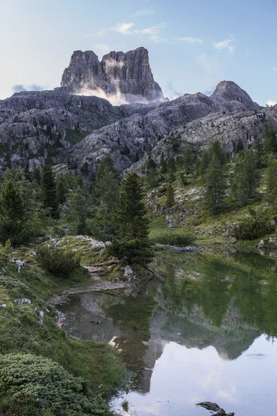 Mount Averau reflected in lake Limedes at sunrise, Dolomites, Veneto, Italy — Stock Photo, Image