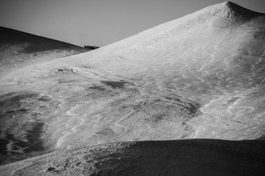Doku tepelerde Sibillini dağlar Np, Umbria karda