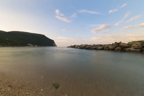 Sahil yakınında Numana gün batımında, Conero, Marche, İtalya