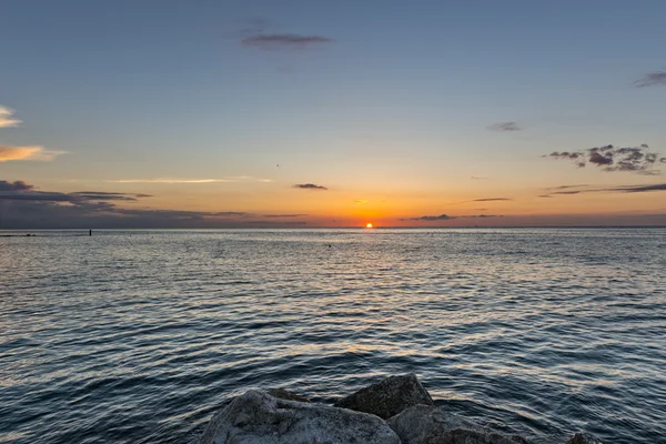 Salida del sol en la costa de Conero, Marcas, Italia Imagen de stock