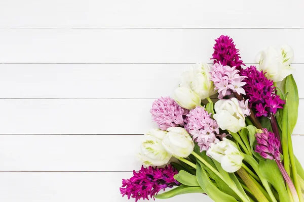 Bouquet of pink hyacinth flowers and white tulips on white wooden background — Stock Photo, Image