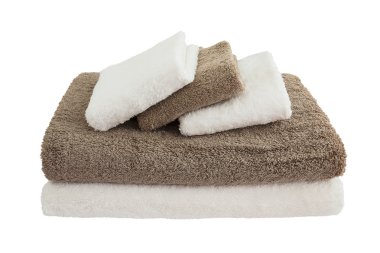 Beyaz bitti izole yığınındaki banyo havlusu