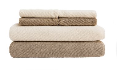 Büyük ve küçük banyo havlusu beyaz bitti izole yığını