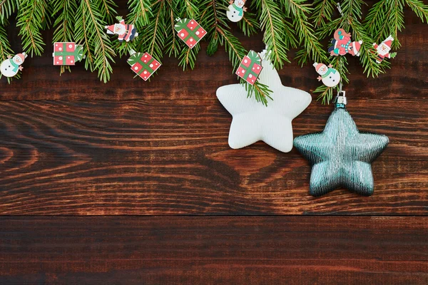 Weihnachtlicher Hintergrund. Holzhintergrund, Sterne, Weihnachtsbaum. Neues Jahr — Stockfoto