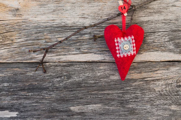 Rood hart op houten achtergrond. De dag van Valentijnskaarten achtergrond. — Stockfoto