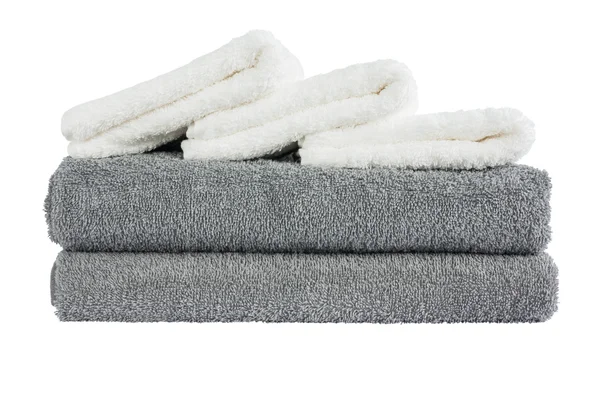 Montón de toallas de baño grises y blancos. Aislado sobre blanco — Foto de Stock