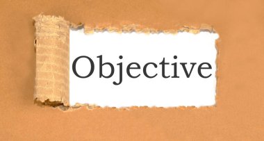 Yırtık karton üzerine beyaz arka planda OBJECTS kelime yazımı