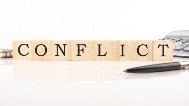 yapı taşları ve iş konseptiyle ilgili çelişkili sözcük.