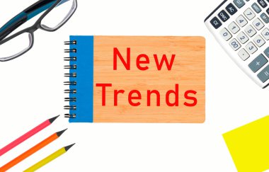 Not defterine yazılmış yeni TRENDS metni. Yeni iş trendleri. Son ve son trendler. Değerlendirme yöntemleri