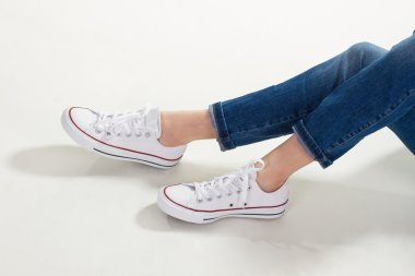 Şık gençlik lastikbotlar.