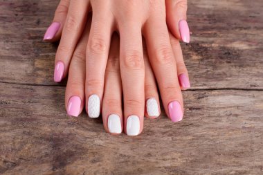 Antika arka plan üzerinde manikür.