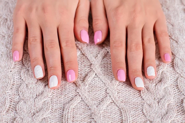 Manicure de primavera multicolorido . — Fotografia de Stock