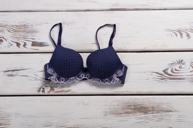 Mavi dantel sütyen.