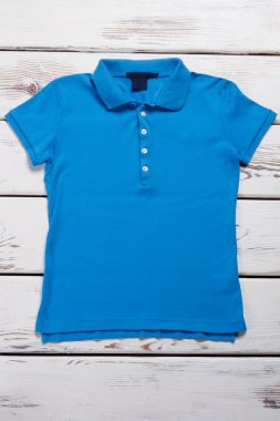 Ahşap vitrinin Polo forması.