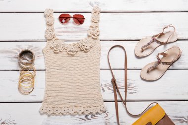 Kadın t-shirtler ve aksesuarları.