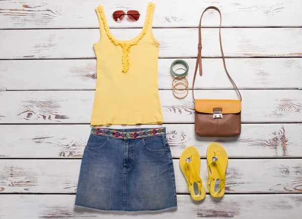 Lichte zomer outfit. — Stockfoto