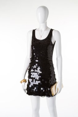 Güzel Abiye tatil için altın çantalı. 